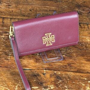 Tory Burch Britten Smartphone Claret Pebbled Leather Wallet Wristlet: NWT